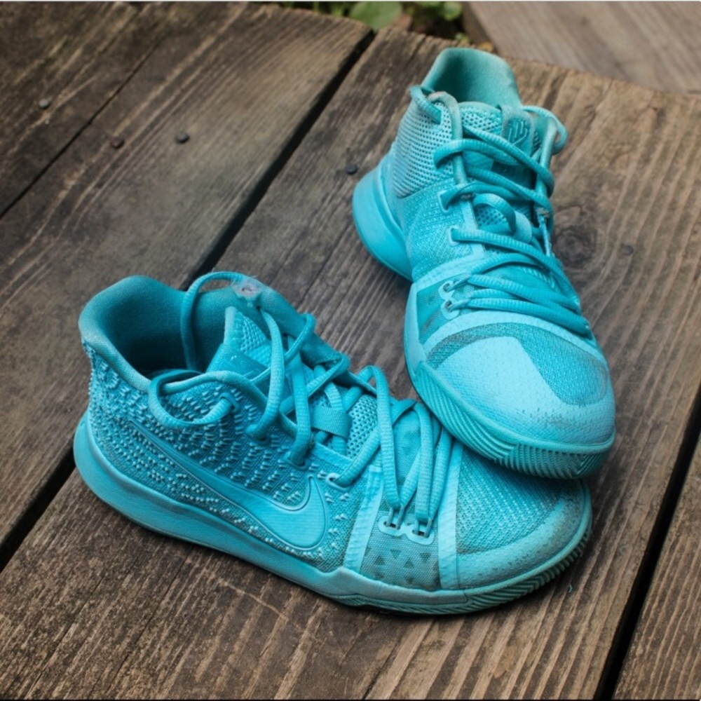 COPY - Nike Kyrie 3 "Aqua" Azurie Elizabeth BASKE…